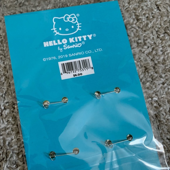 Hello Kitty Button Set - Red, Blue, Yellow - Picture 3 of 3